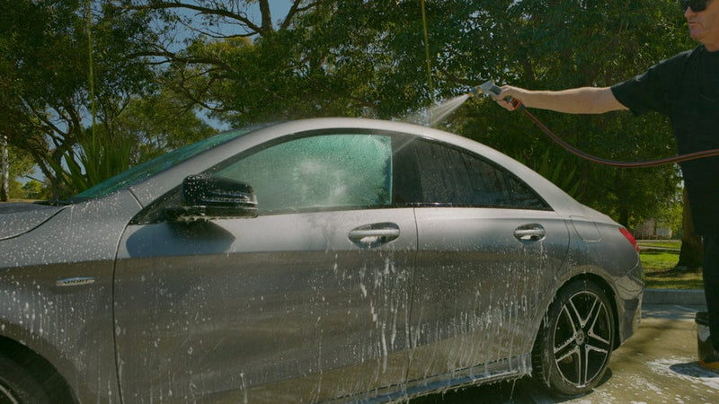 Load image into Gallery viewer, MEGUIARS Wash & Maintain Ultimate Wash and Wax - 473ml