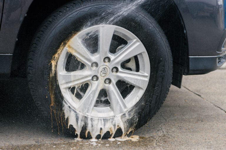 Load image into Gallery viewer, MEGUIARS Wheels & Tyres Factory Equipped Wheel and Tyre Cleaner - 709ml