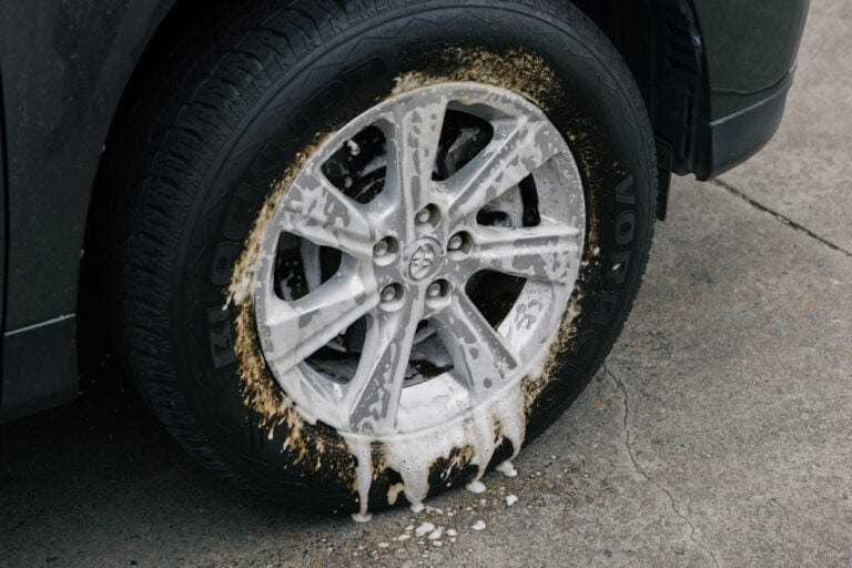 Load image into Gallery viewer, MEGUIARS Wheels & Tyres Factory Equipped Wheel and Tyre Cleaner - 709ml