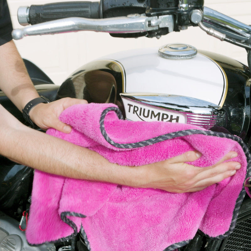 Load image into Gallery viewer, MEGUIAR&#39;S Tools &amp; Accessories Jumbo Supreme Shine Drying Towel - 70cm x 40cm
