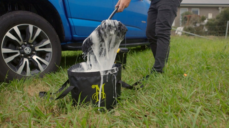 Load image into Gallery viewer, MEGUIARS Accessories 12-Volt Power Bucket

