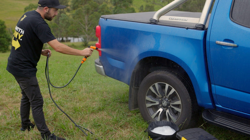 Load image into Gallery viewer, MEGUIARS Accessories 12-Volt Power Bucket
