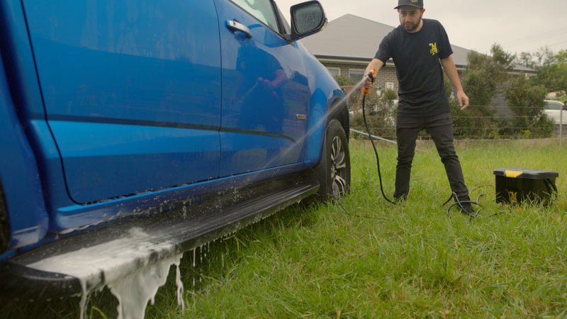 Load image into Gallery viewer, MEGUIARS Accessories 12-Volt Power Bucket
