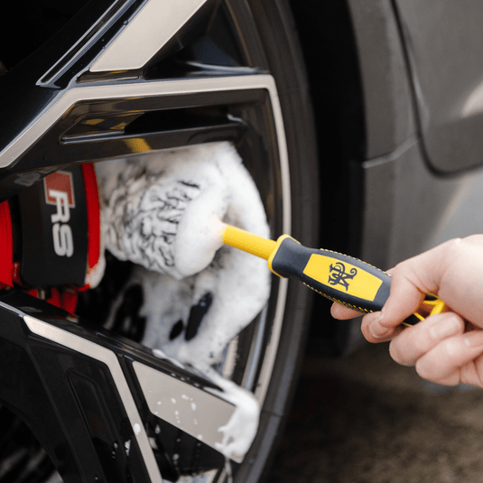 MEGUIARS Flat-Out Wheel Brush with Replacement Wash Pad