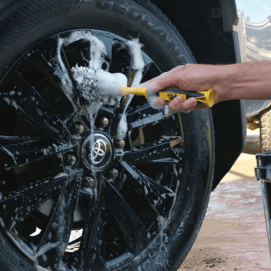 MEGUIARS Flat-Out Wheel Brush with Replacement Wash Pad