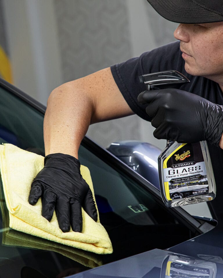 Load image into Gallery viewer, MEGUIARS Glass &amp; Headlights Ultimate Glass Cleaner and Water Repellent - 473ml
