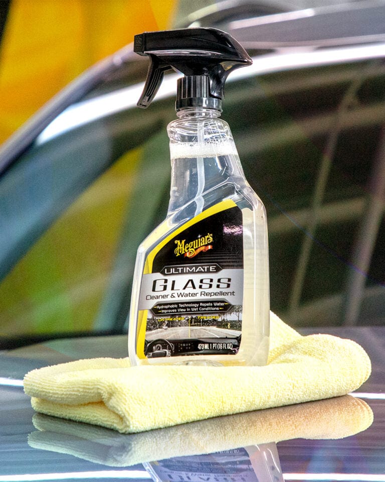 Load image into Gallery viewer, MEGUIARS Glass &amp; Headlights Ultimate Glass Cleaner and Water Repellent - 473ml
