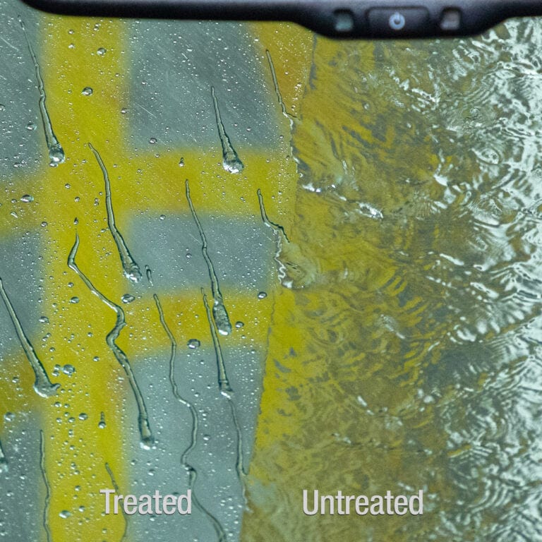 Load image into Gallery viewer, MEGUIARS Glass &amp; Headlights Ultimate Glass Cleaner and Water Repellent - 473ml
