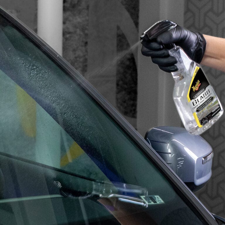 Load image into Gallery viewer, MEGUIARS Glass &amp; Headlights Ultimate Glass Cleaner and Water Repellent - 473ml
