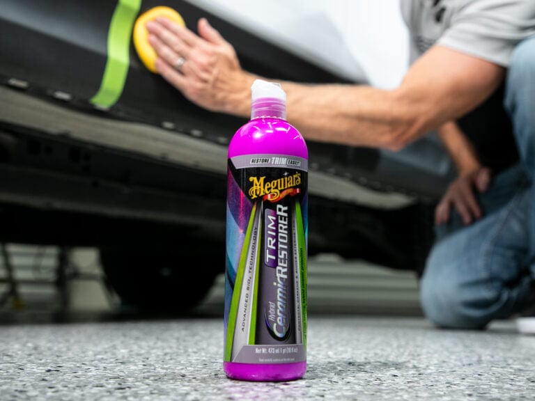 Load image into Gallery viewer, MEGUIARS Polish &amp; Protect Hybrid Ceramic Trim Restorer - 473ml
