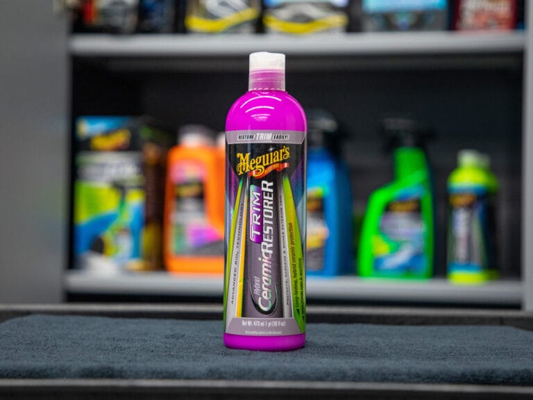 Load image into Gallery viewer, MEGUIARS Polish &amp; Protect Hybrid Ceramic Trim Restorer - 473ml
