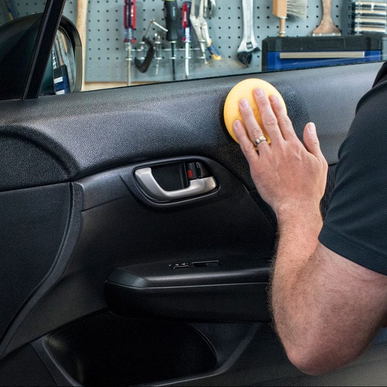 Load image into Gallery viewer, MEGUIARS Polish &amp; Protect New Car Scent Protectant - 473ml
