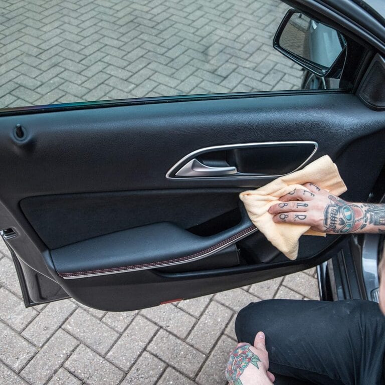 Load image into Gallery viewer, MEGUIARS Polish &amp; Protect Supreme Shine Hi-Gloss Protectant - 473ml

