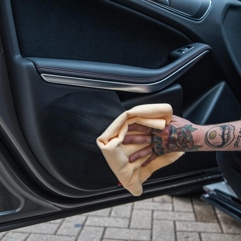 Load image into Gallery viewer, MEGUIARS Polish &amp; Protect Supreme Shine Hi-Gloss Protectant - 473ml
