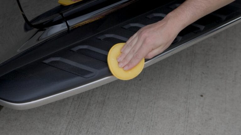 Load image into Gallery viewer, MEGUIARS Polish &amp; Protect Ultimate Protectant Dash and Trim Restorer - 355ml
