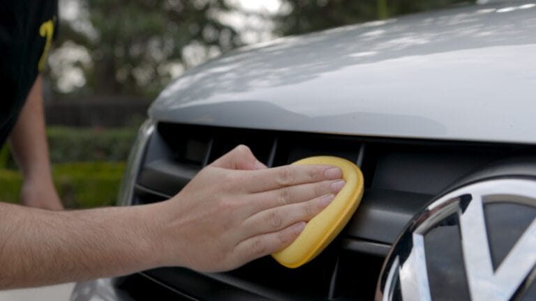 Load image into Gallery viewer, MEGUIARS Polish &amp; Protect Ultimate Protectant Dash and Trim Restorer - 355ml
