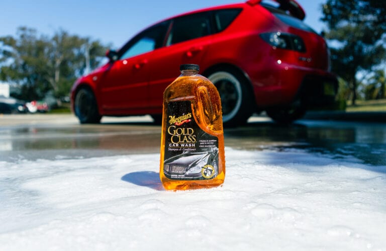 Load image into Gallery viewer, MEGUIARS Wash &amp; Maintain Gold Class Car Wash Shampoo and Conditioner - 473ml
