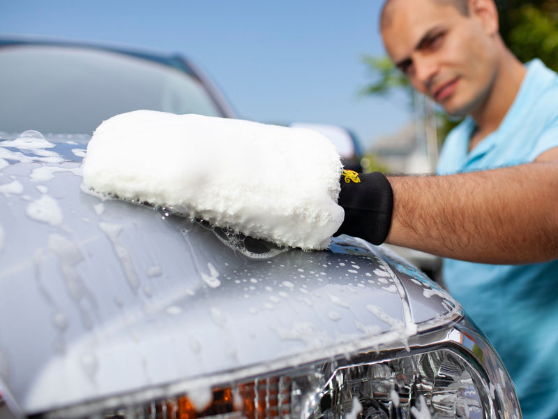 Load image into Gallery viewer, MEGUIARS Wash &amp; Maintain Ultimate Wash and Wax - 1.42L
