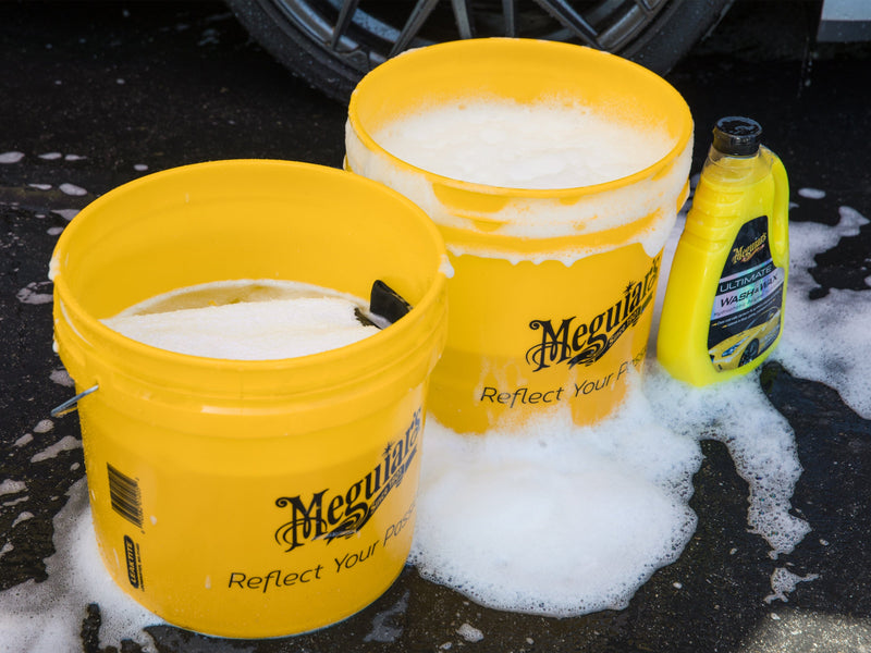 Load image into Gallery viewer, MEGUIARS Wash &amp; Maintain Ultimate Wash and Wax - 1.42L

