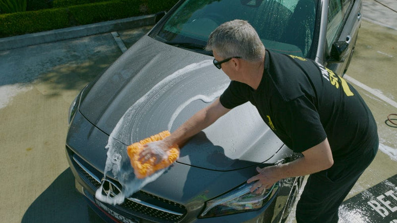 Load image into Gallery viewer, MEGUIARS Wash &amp; Maintain Ultimate Wash and Wax - 473ml
