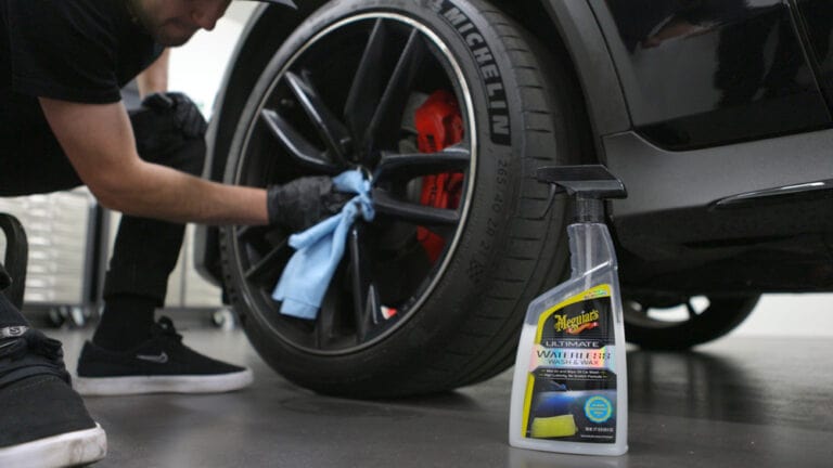 Load image into Gallery viewer, MEGUIARS Wash &amp; Maintain Ultimate Waterless Wash and Wax - 768ml
