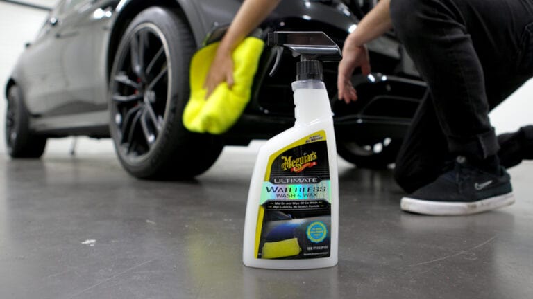 Load image into Gallery viewer, MEGUIARS Wash &amp; Maintain Ultimate Waterless Wash and Wax - 768ml
