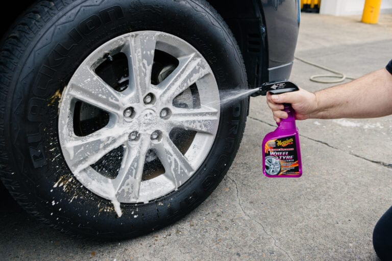 Load image into Gallery viewer, MEGUIARS Wheels &amp; Tyres Factory Equipped Wheel and Tyre Cleaner - 709ml
