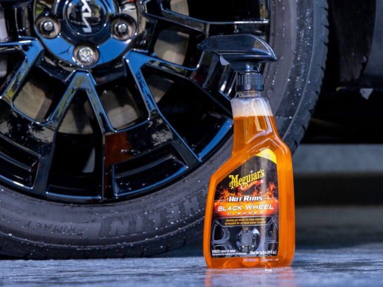 Load image into Gallery viewer, MEGUIARS Wheels &amp; Tyres Hot Rims Black Wheel Cleaner - 709ml
