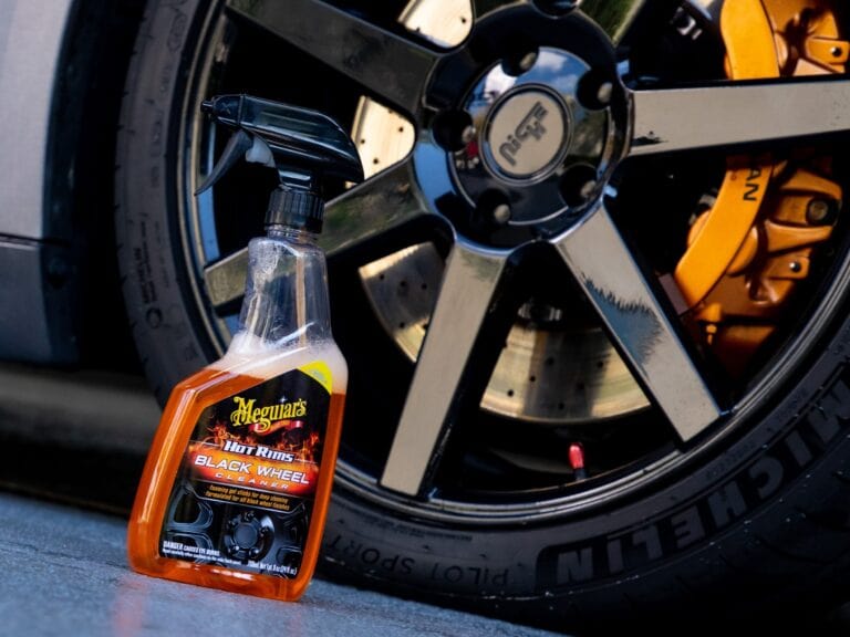 Load image into Gallery viewer, MEGUIARS Wheels &amp; Tyres Hot Rims Black Wheel Cleaner - 709ml

