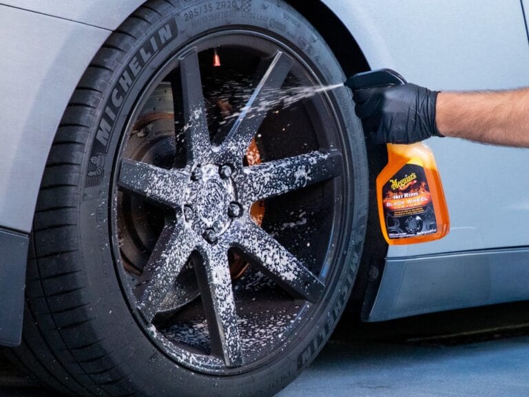 Load image into Gallery viewer, MEGUIARS Wheels &amp; Tyres Hot Rims Black Wheel Cleaner - 709ml
