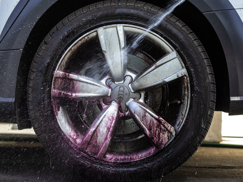 Load image into Gallery viewer, MEGUIARS Wheels &amp; Tyres Ultimate All Wheel Cleaner - 709ml
