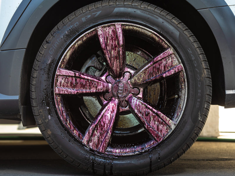 Load image into Gallery viewer, MEGUIARS Wheels &amp; Tyres Ultimate All Wheel Cleaner - 709ml
